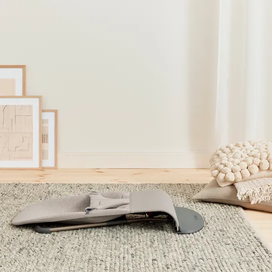 BabyBjörn Wipstoeltje Bliss – 3D Jersey – Zandgrijs