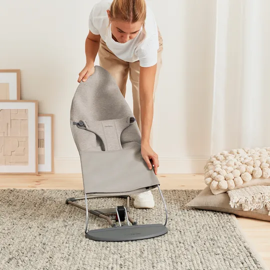 BabyBjörn Wipstoeltje Bliss – 3D Jersey – Zandgrijs