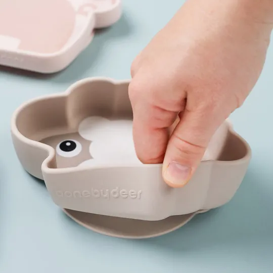 Done By Deer Sheepy Stick&Stay Bordje - Silicone - Sand 