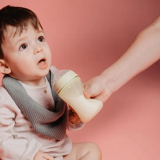 Suavinex Colour Essence Fles - Medium Flow - 240ml - Silicone