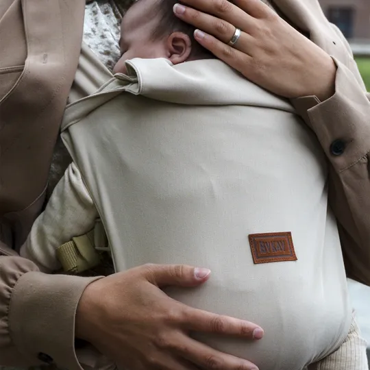 ByKay Buikdrager Tiny Click Carrier Latte