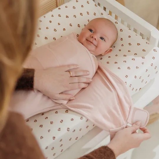 Meyco Aankleedkussenhoes Print - 50 x 70 cm - Jersey - Mini Panther Soft Pink