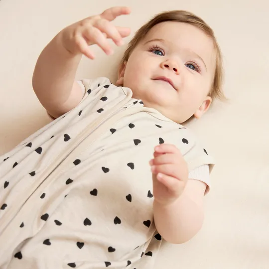 Meyco Baby Sweet Heart Zomerslaapzak - 110 cm - Soft Sand/Black