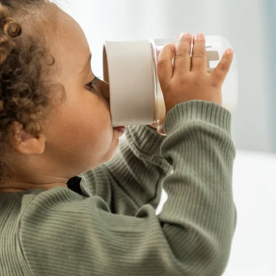 Done By Deer Celebration 360° Oefenbeker – Sand