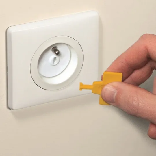 Safety 1st Stopcontactbeveiliger Met Gele Sleutel (12 stuks)