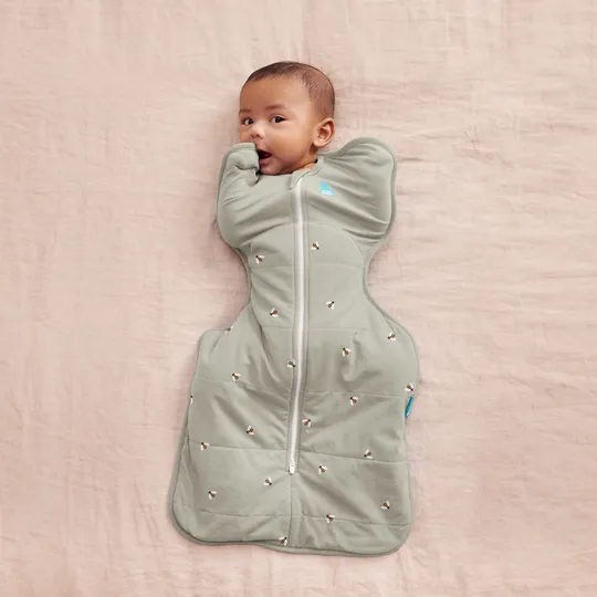 Love To Dream SwaddleUp™ 2.5 TOG - Fase 1 - Maat M - Olive Bees 