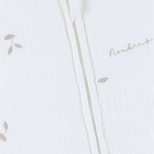 Noukie's F&O Slaapzak Met Borduursel - Gewatteerde Mousseline - Wit