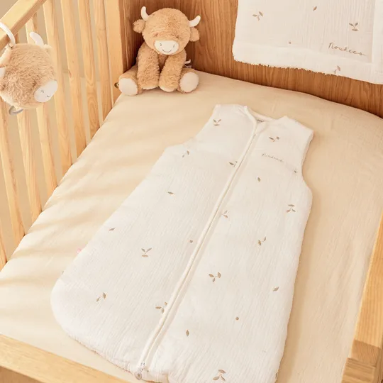 Noukie's F&O Slaapzak Met Borduursel - Gewatteerde Mousseline - Wit