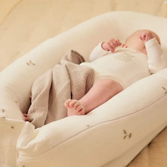 Noukie's F&O Babynestje Met Borduursel - Mousseline - Wit