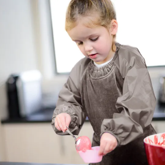 Silly Billyz Slabbetje – Towel Messy Eater – Taupe